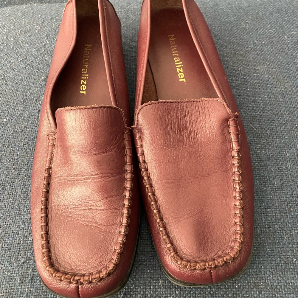 Naturalizer Loafers. Great shape. Size 6.5M. Leather upper.